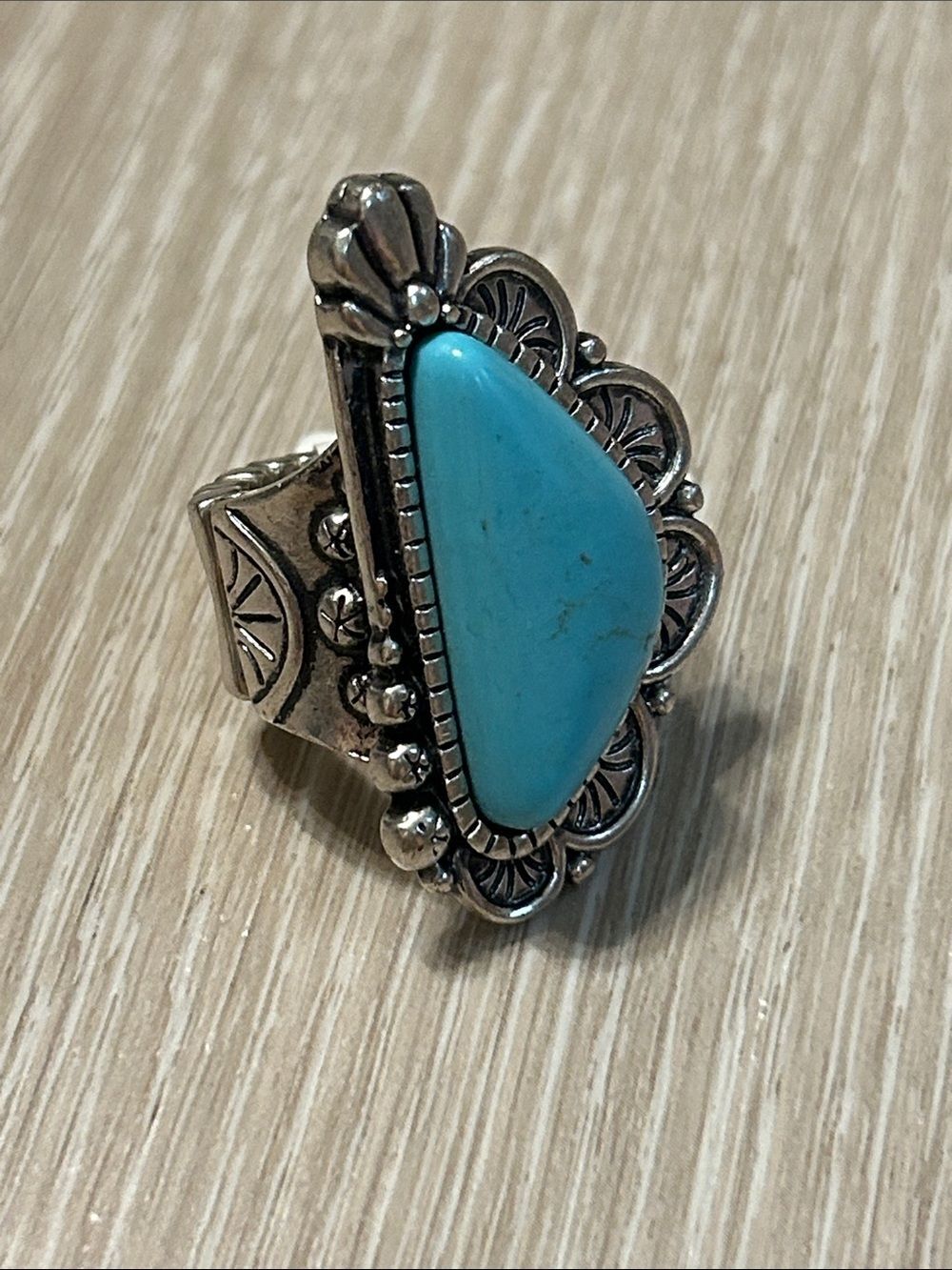 Chico’s Antique Turquoise Motif Silver Toned Stretch Band Statement Ring